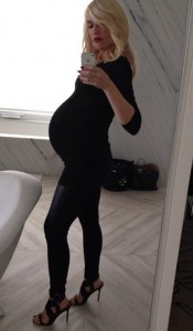 Gwen Stefani snapped a bump selfie 