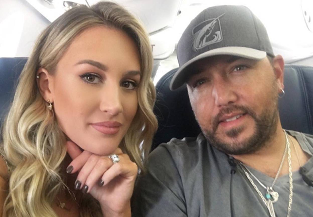 Watch Jason Aldean's Wife Brittany Kerr Give Makeup Tutorial - Country Fancast