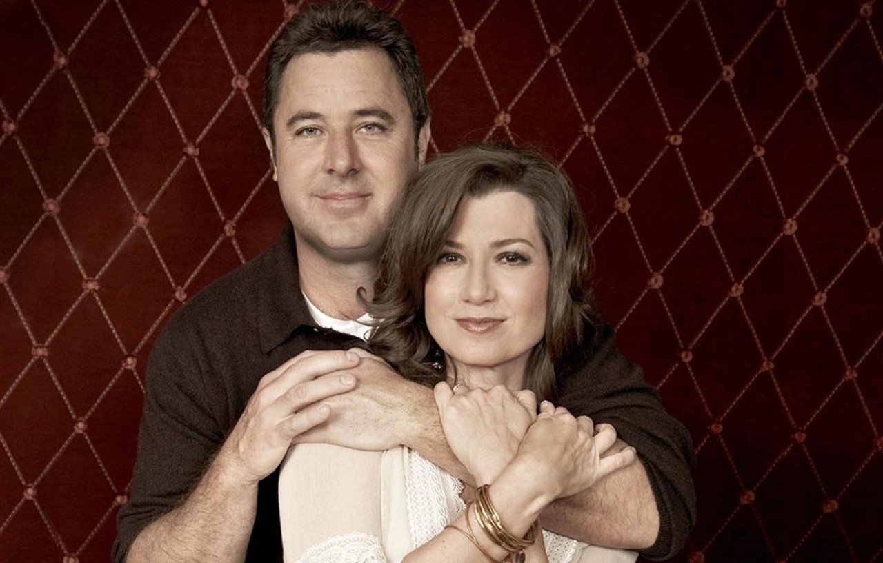 Vince Gill met mooie, vrouw  