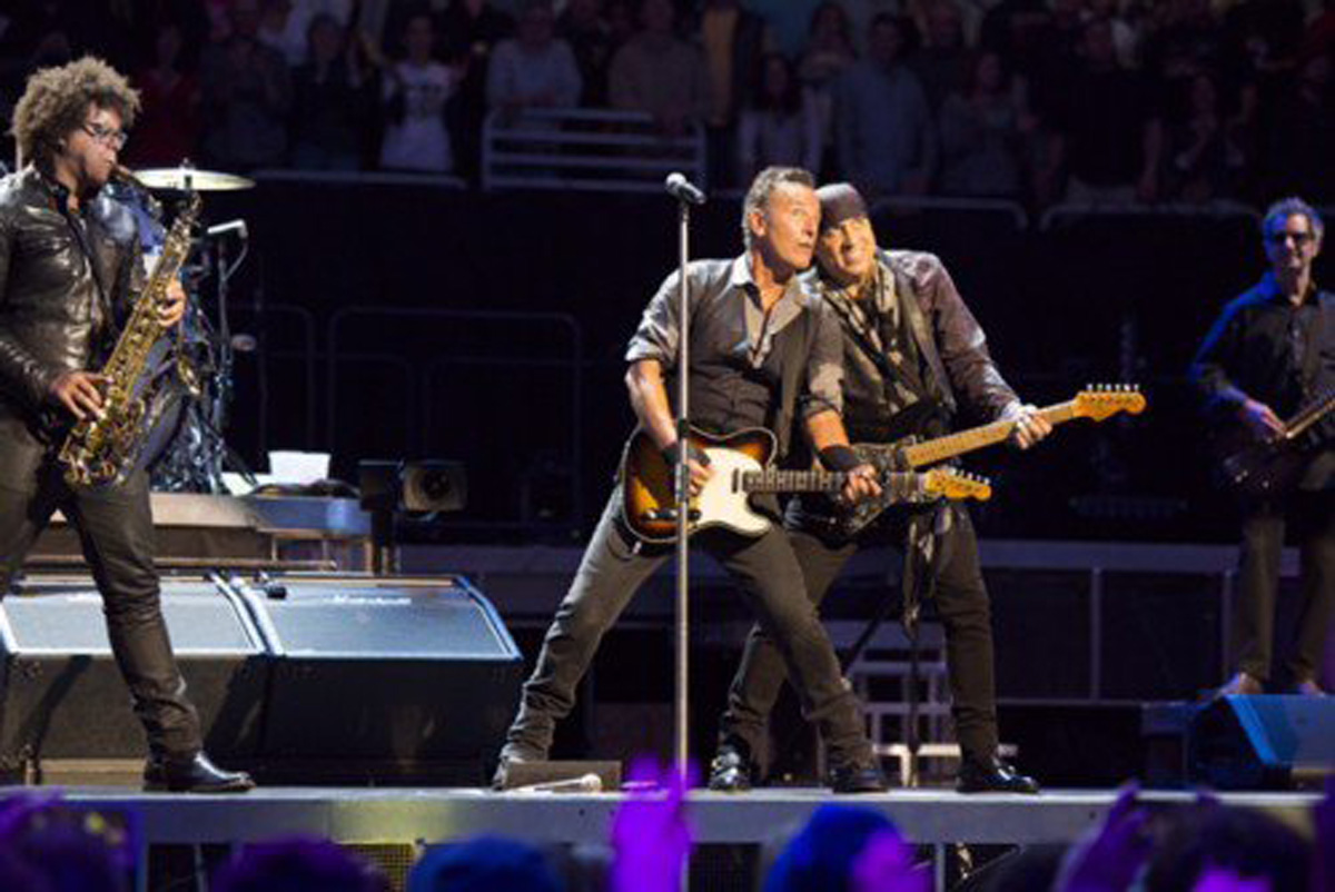 Bruce Springsteen hilariously attempts to dab at his last concert. Check it out!
