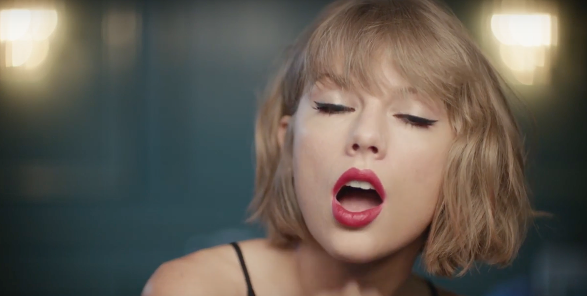 Taylor Swift is rocking out to Jimmy Eat World in this hilarious commercial! [VIDEO]