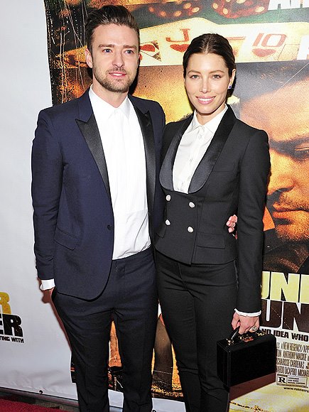 This famous couple goes matchy-matchy… Should any couple, famous or not, venture into the ‘dress alike’ category?!