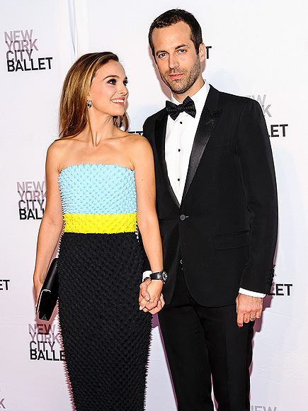 Natalie Portman attended the New York City Ballet’s Fall Gala with her hubby, Benjamin Millepied. They are really cute together…