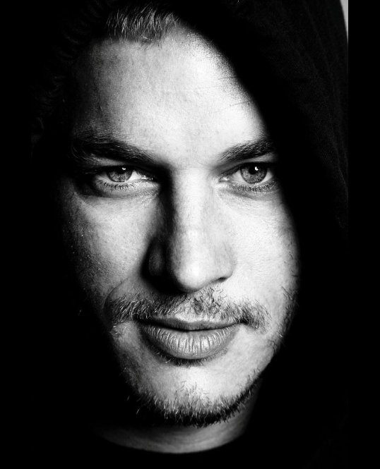 'Vikings' Actor Travis Fimmel Absolutely Sizzles in These 10 Photos ...