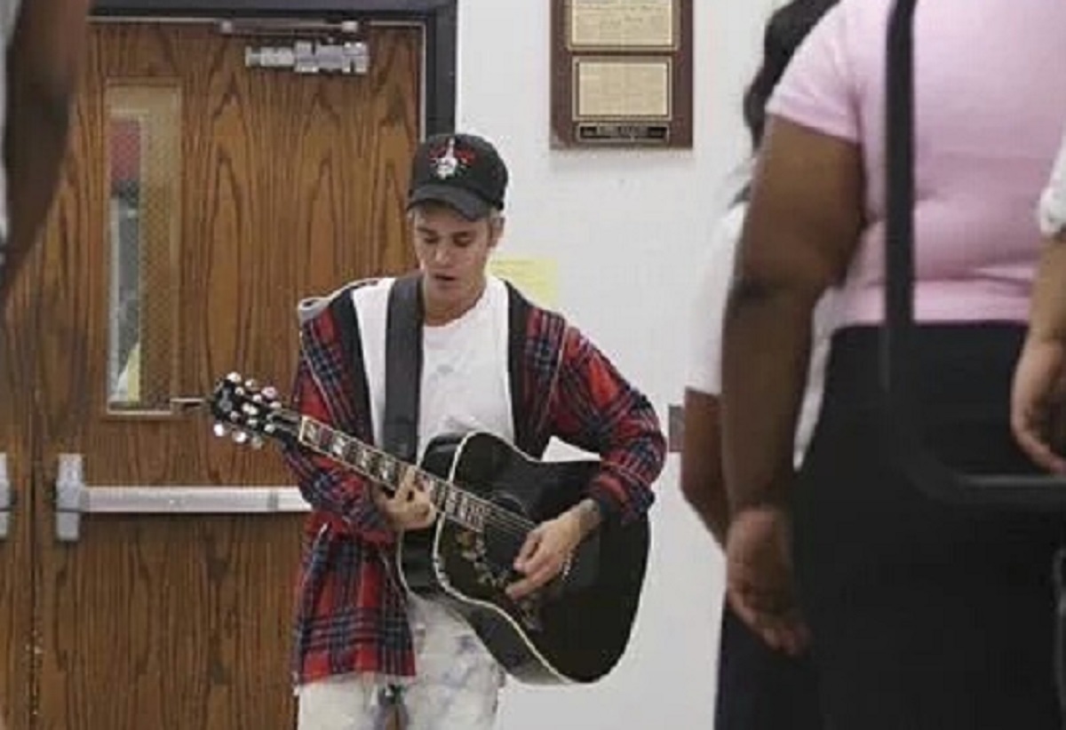 Justin Bieber makes surprise visit and donation to Tulsa High School