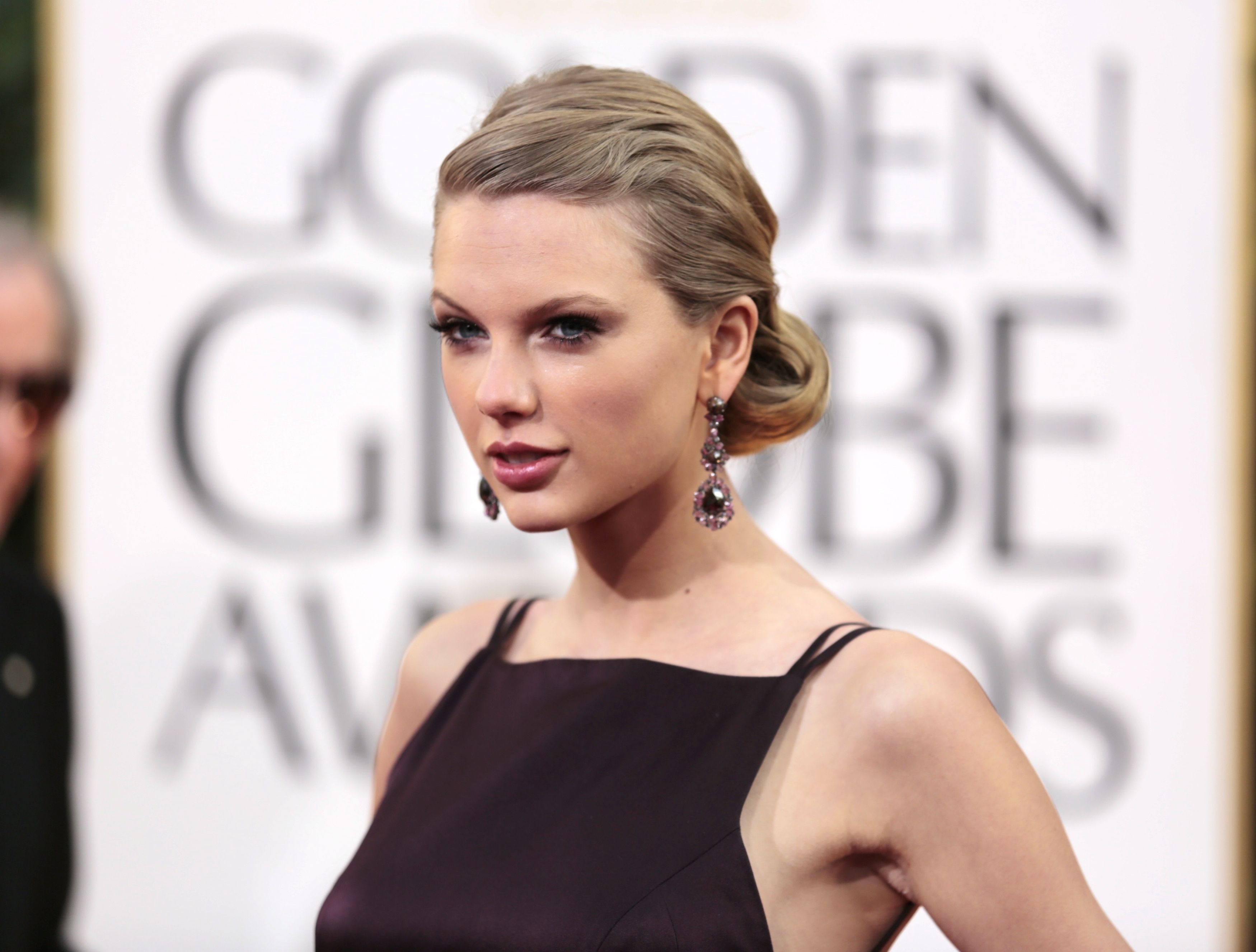 Taylor Swift Sent DEATH THREATS By Internet Troll, As Well As Cara Delevingne, and Gigi Hadid Sent