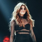 Selena Gomez FaceTimes Fans On stage!