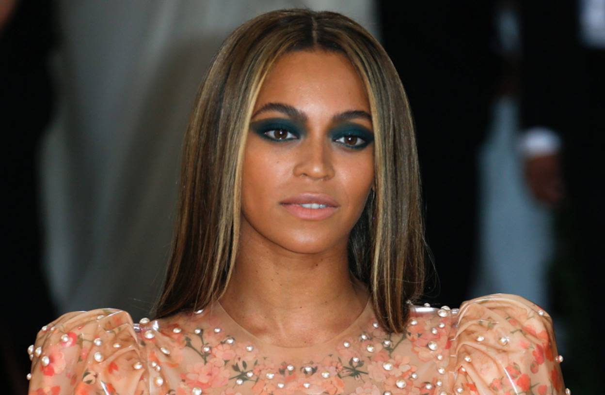 Beyoncé Hated The Wedding Dress Her Mother Designed