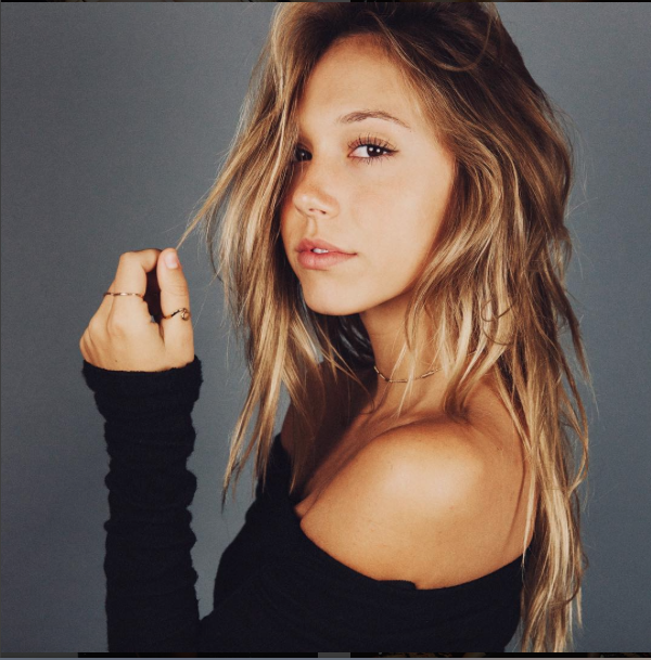 Alexis Ren