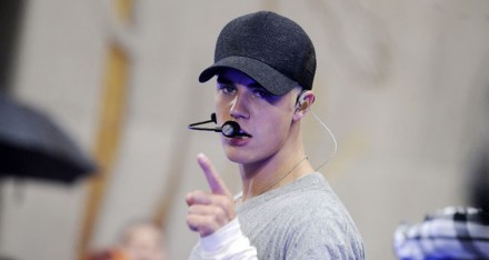 Justin Bieber Calls Out Disruptive Fan During Concert