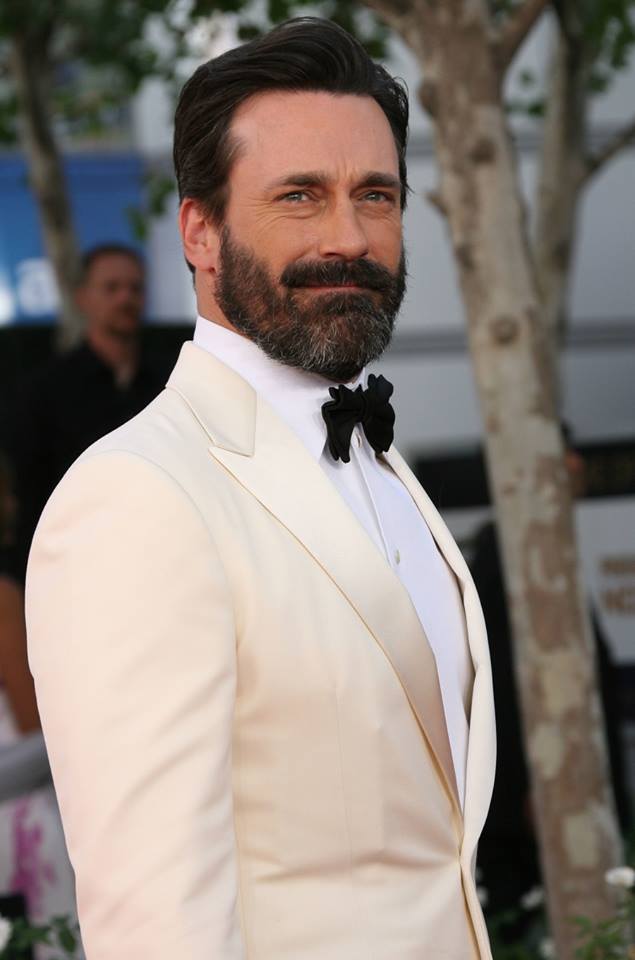 Jon Hamm with a big ol’ beard at the Emmy Awards. Hot or not?!