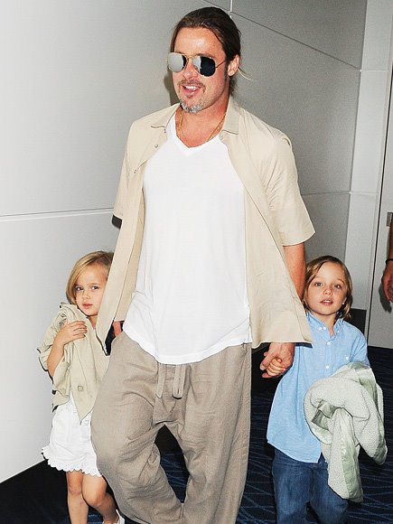 Brad Pitt cruises around Tokyo with twins, Vivienne and Knox! Those kids are going to be crazy gorgeous adults, don’t you think?!