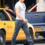 Kellan Lutz struts his stuff! Who is your favorite dude from the 'Twilight' franchise?