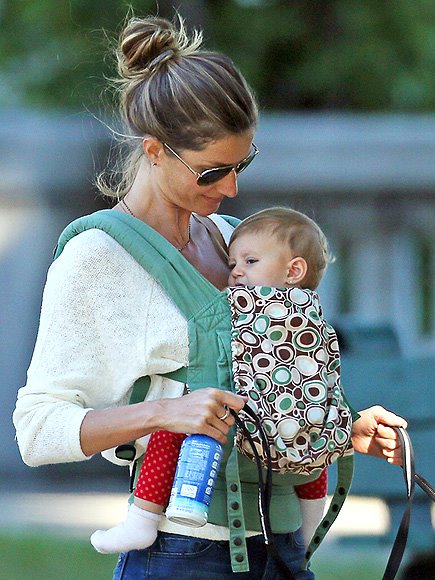 Gisele Bündchen cuddles up with adorable daughter, Vivian, in Boston! So cute!