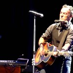 Bruce Springsteen paid tribute to pop star Lorde in her native New Zealand by performing a stripped down version of her hit 'Royals' …