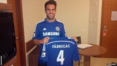 Chelsea have signed former Arsenal midfielder Cesc Fàbregas from Barcelona on a five-year deal.
The Spaniard, 27, spent three years at