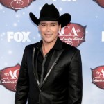 This country star is spending Christmas Day helping our returning veterans. Get the details: