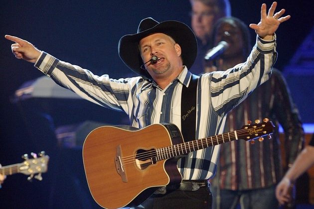 Garth Brooks just got his 2014 comeback off to a historic start. The singer sold out the shows announced for his Comeback Special in just 90