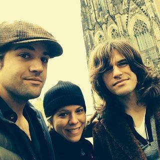 The Band Perry has offered to pay for the funerals of 9 members of a Kentucky family who perished in a fire Thursday morning, read more