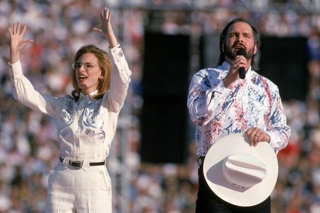 Did you know about the drama surrounding this country star’s Super Bowl rendition of the national anthem?