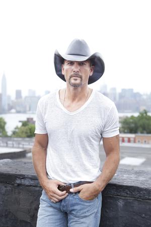 Watch Tim McGraw Perform at the 2015 Oscars!