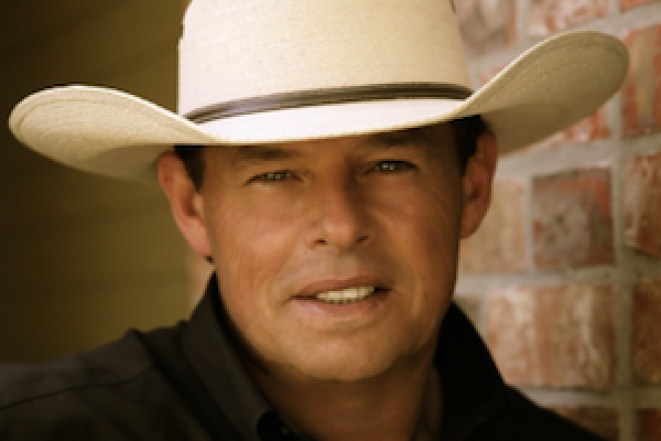 This country singer is offering fans an online exclusive! Check it out: