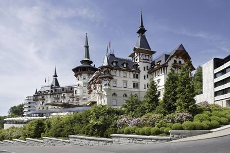This is the perfect time to sneak in and nab a DEEPLY discounted fall or winter getaway! 
*Click*  to see some!