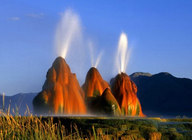 The coolest geysers around the world captured in incredible images! *Click* the link below to see more!