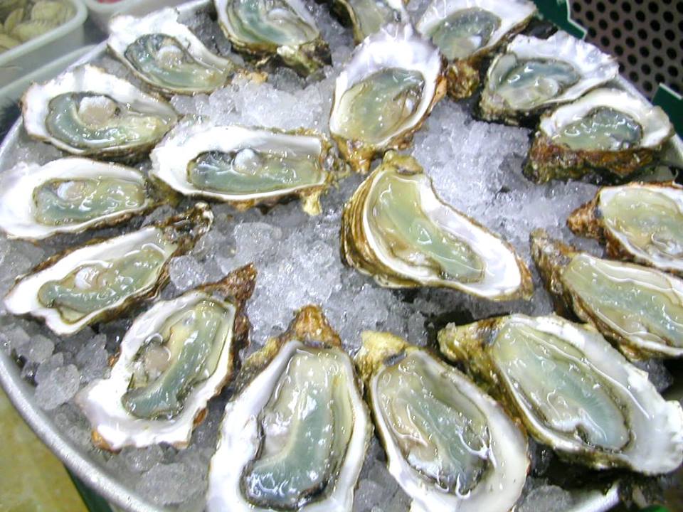 Where do you eat pizza in NYC or oysters in California? These are America’s best places to eat like a local: