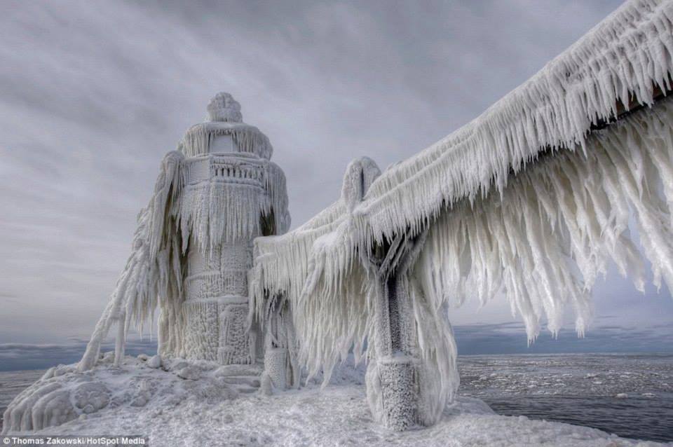 See how the ocean waves make art as they freeze on these light houses in the winter!