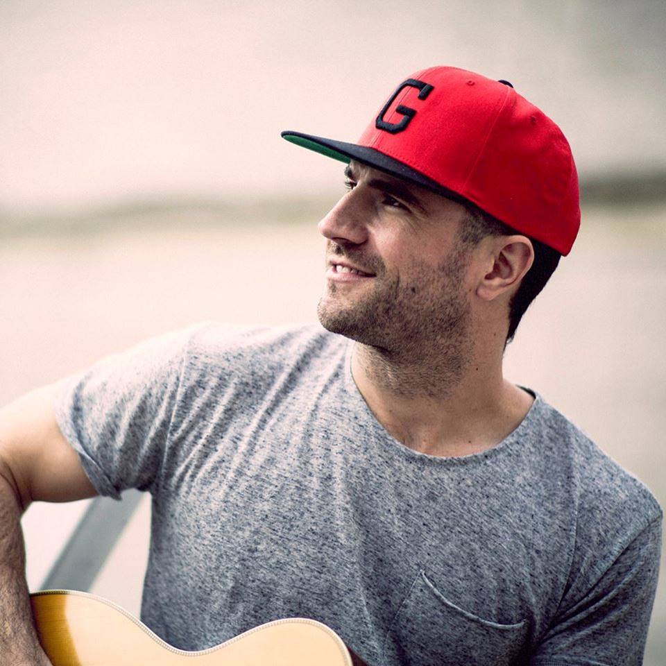 sam hunt with guitar