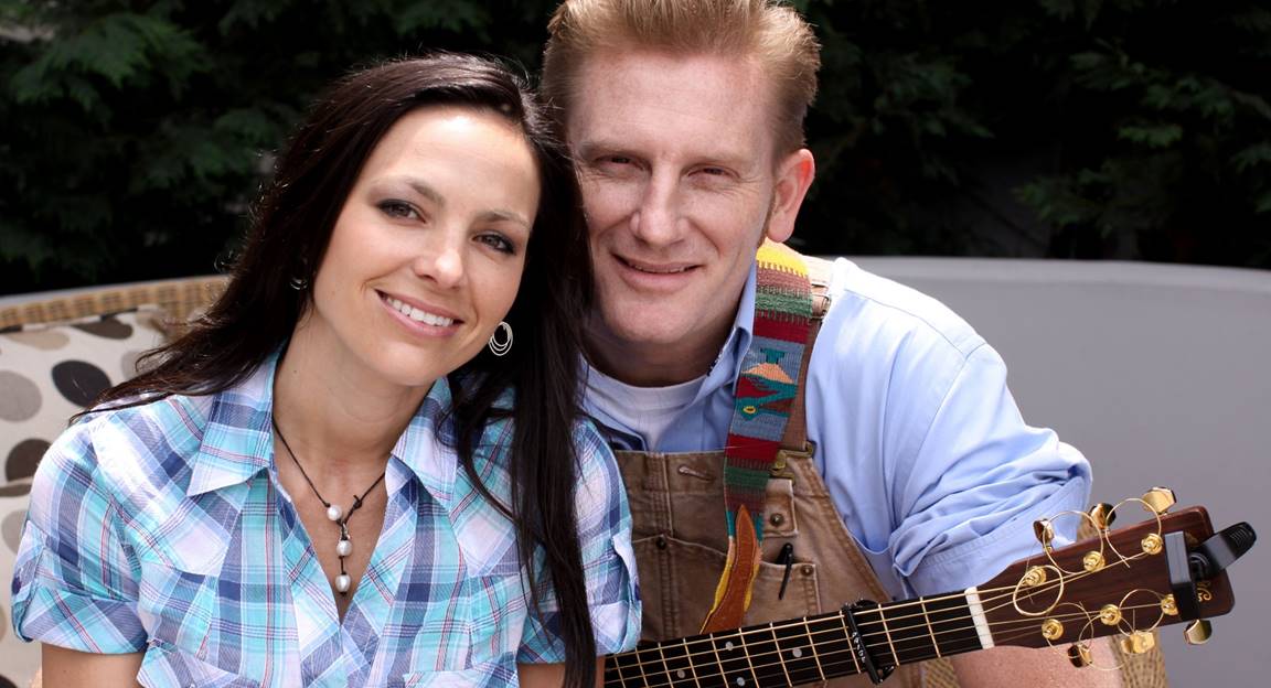 Joey Feek Laid to Rest & Public Memorial Service Details