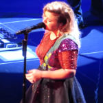 Kelly Clarkson Performs Purple Rain