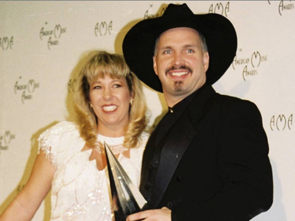 garth brooks, con l'ex-moglie di sabbia mahl