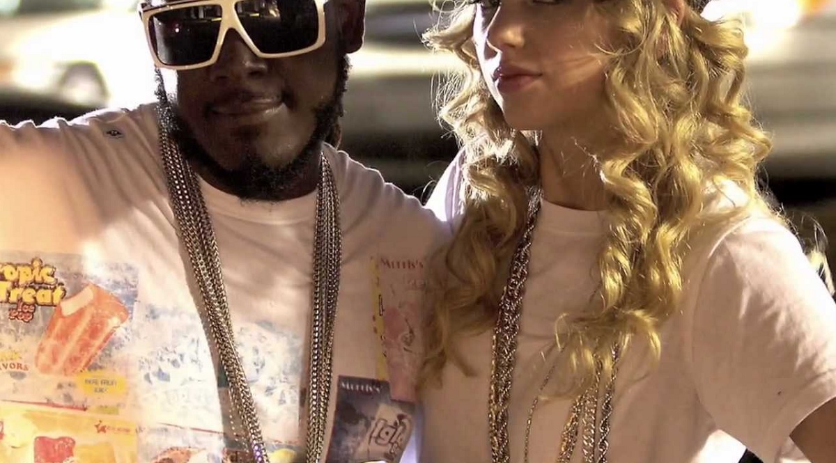 Taylor Swift and T-Pain Perform “Thug Story”