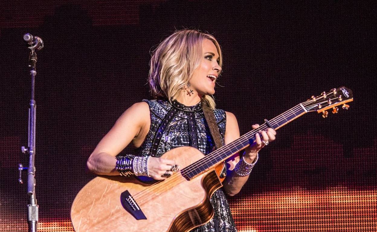 carrie underwood on stage
