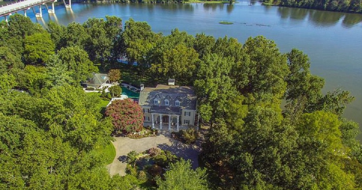 Reba McEntire Estate