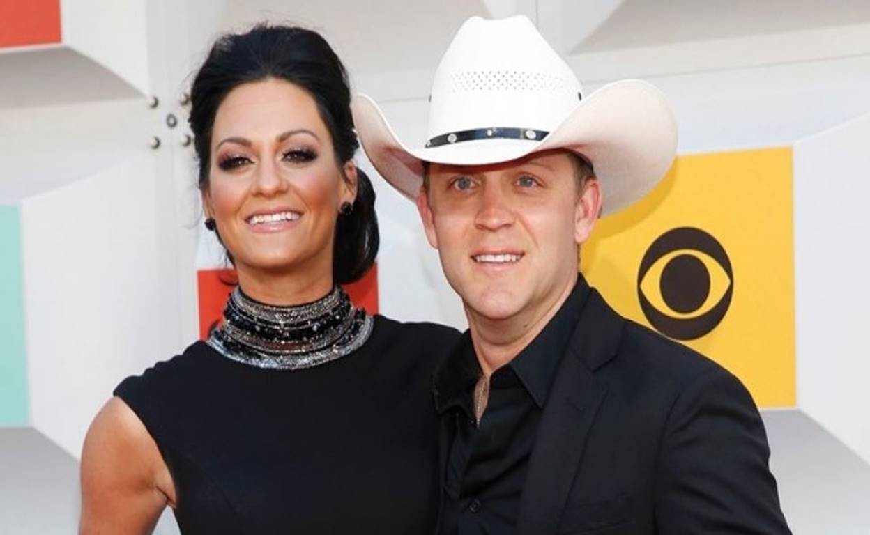 Justin Moore with Wife Kate Moore 