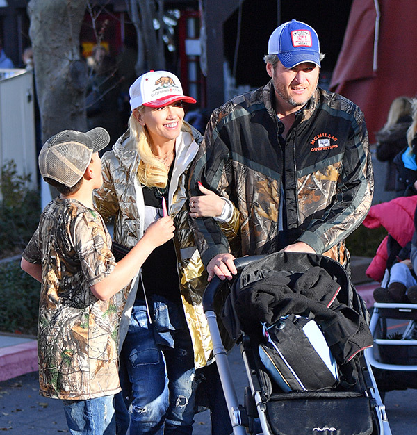 blake shelton and gwen stefani with kids