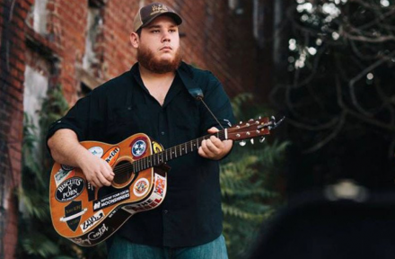 luke combs guitar player