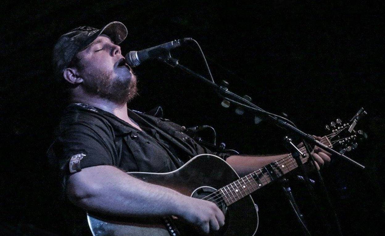 luke combs let the moonshine
