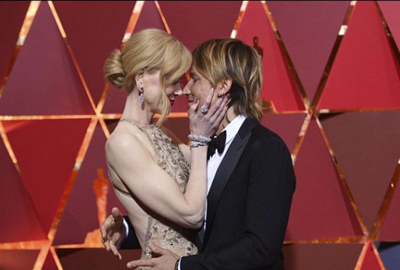 Nicole Kidman and Keith Urban Heat Up Oscars Red Carpet [Pictures]