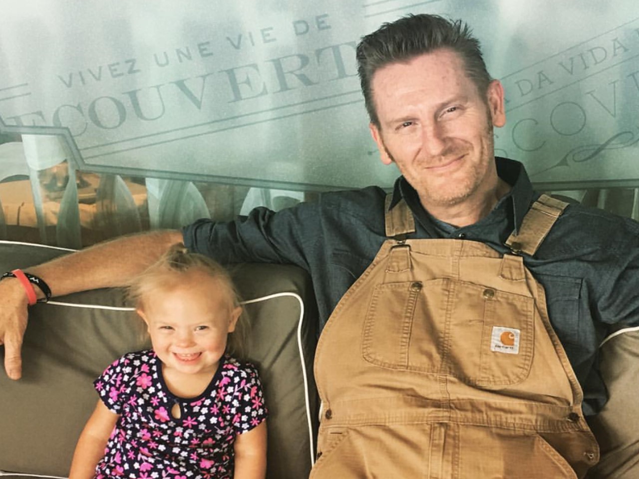 Rory Feek Shares Heartwarming Photo of Indy Enjoying Joey's Artistry