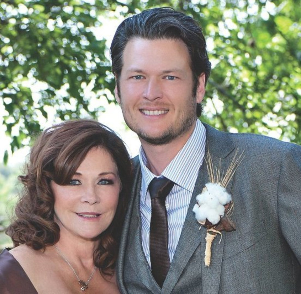 blake shelton mom