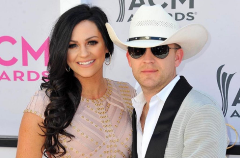 12 Gorgeous Wives of Country Music Stars [Pictures]