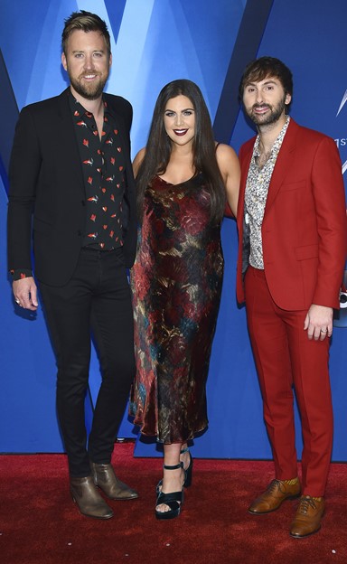 lady antebellum 2017 cma awards red carpet