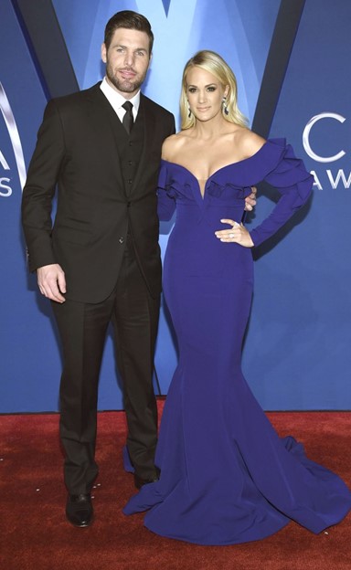 mike fisher carrie underwood cma awards