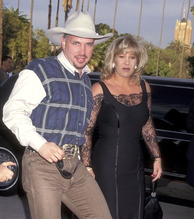 garth brooks ex-wife