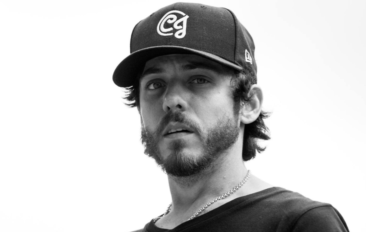 Chris Janson Goes No. 1 with “Fix A Drink”