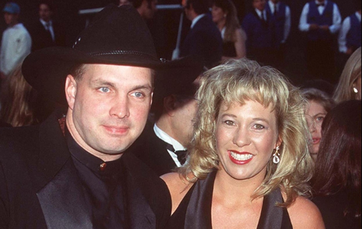 Garth Brooks' ExWife 18 Intriguing Sandy Mahl Facts